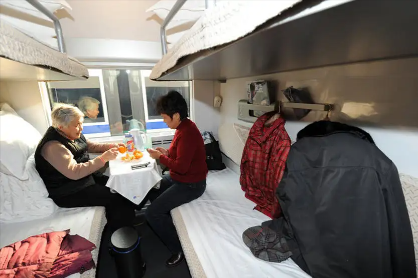 火车卧铺实行男女混住,为何不是男女分车厢,存在哪些安全隐患?