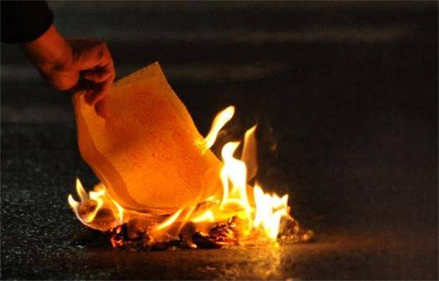 2003年山西女教师失踪，寝室床上一滩尿液，5个月遗体现邻村枯井