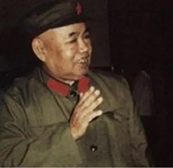 叶剑英问许世友：能指挥南京军区吗？许世友：司令是我的保镖