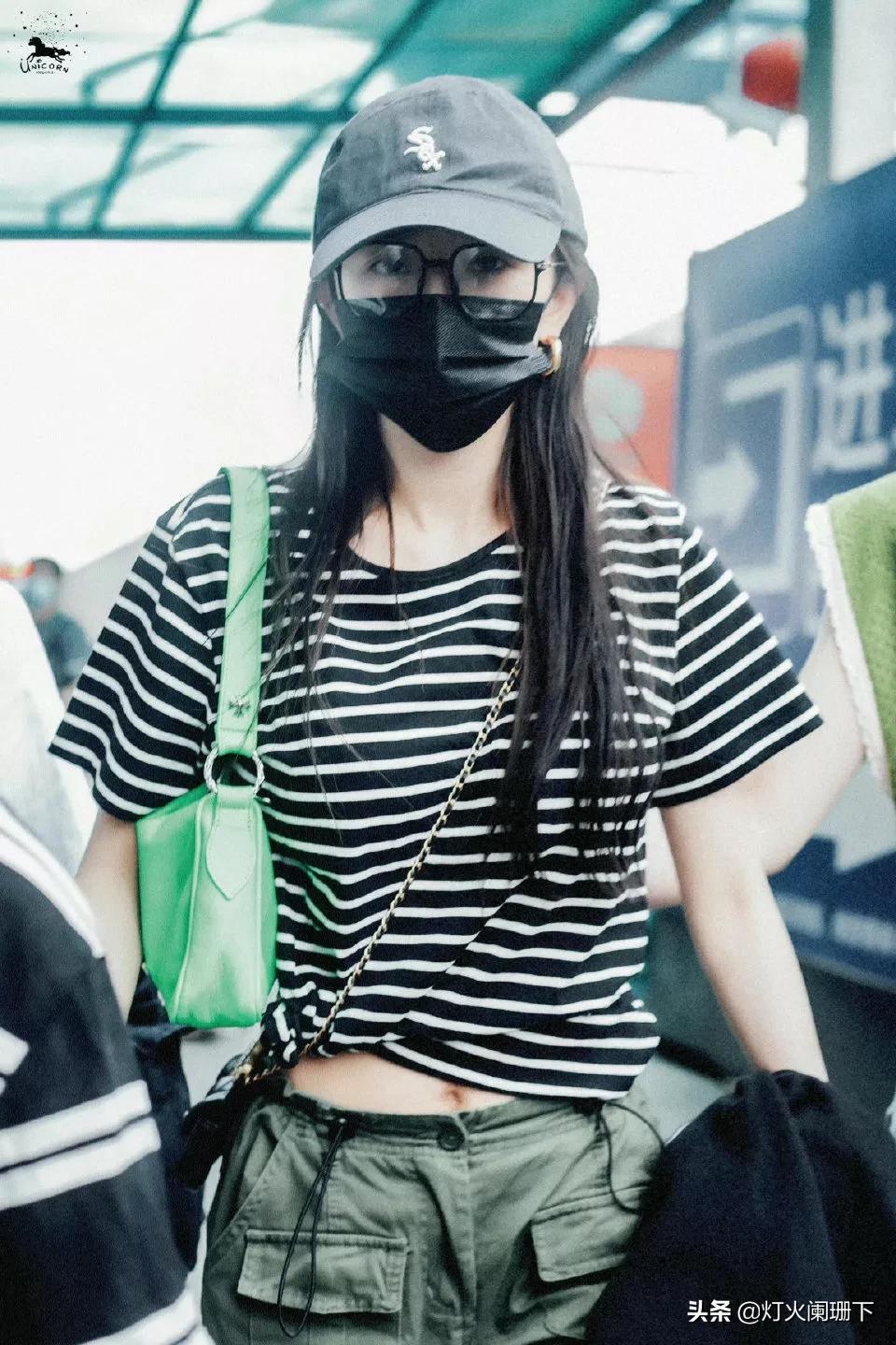 杨幂私服炸街来了 果然是时尚女王 一出就是名场面