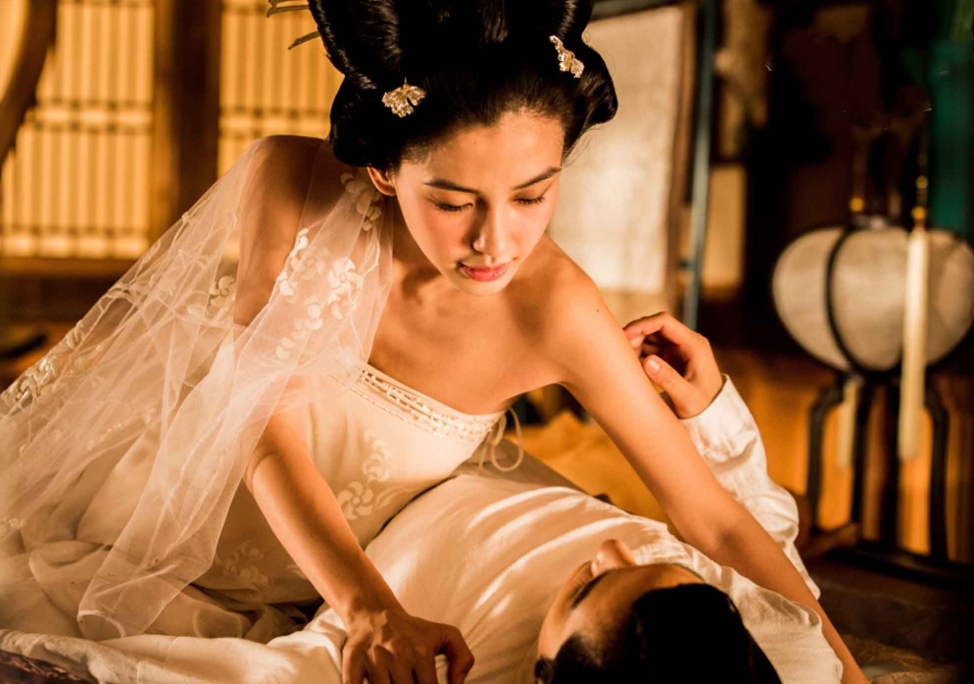 从十八线嫩模到黄晓明的“掌中宝”,杨颖比你想象得更聪明