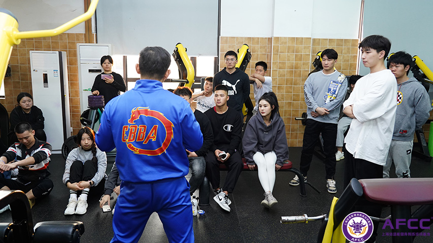 哪个健身学院比较好（健身教练培训的正规机构有哪些呢）