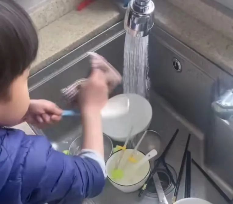 “劳动课”成必修课：我要悄悄学烧菜，等9月开学惊艳所有人