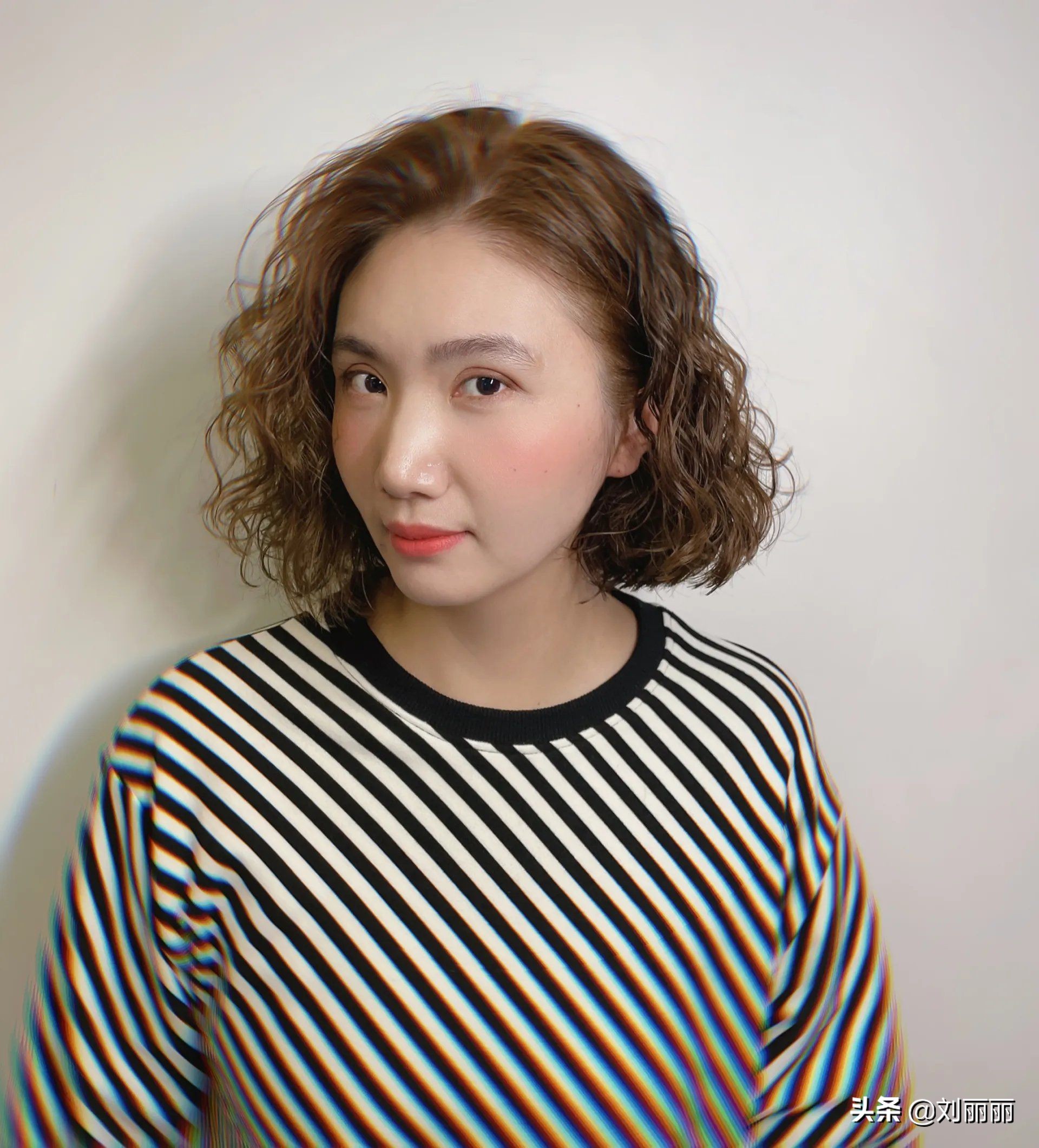剪短烫一烫,瞬间让你大变样,带点弧度蓬蓬的,再也不怕头发贴在头皮上