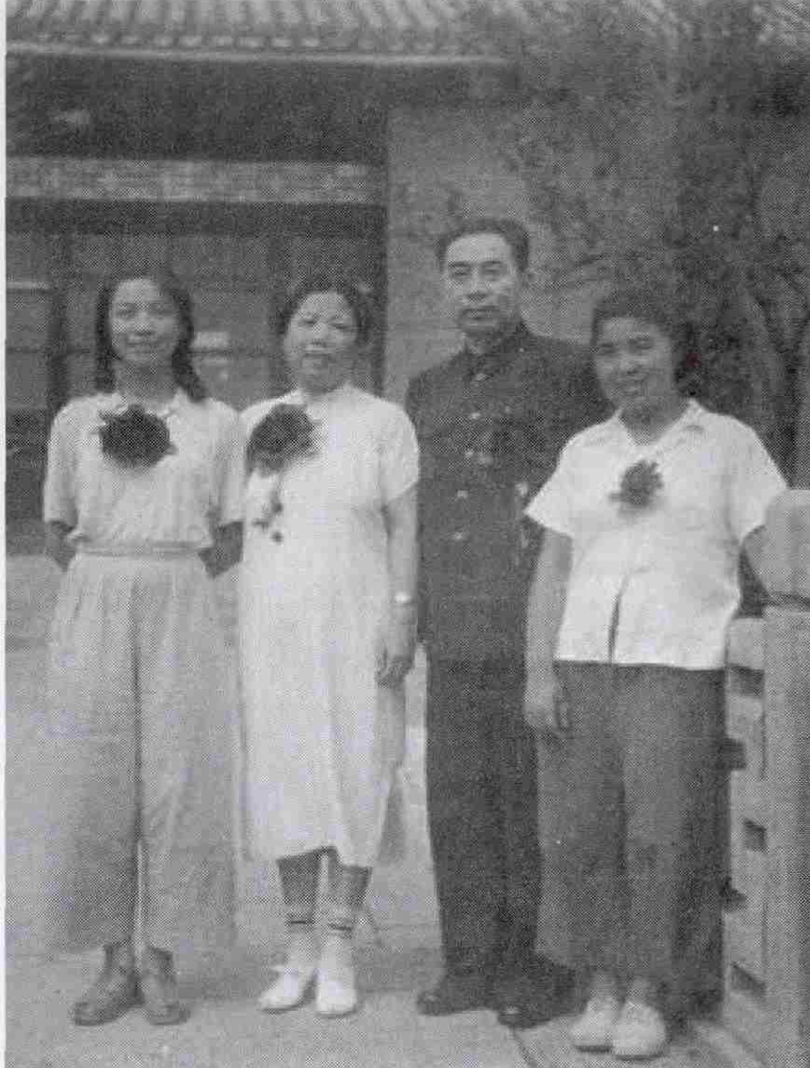 1937年，一女孩来到武汉八路军办事处哭诉：我要找我的爸爸周恩来