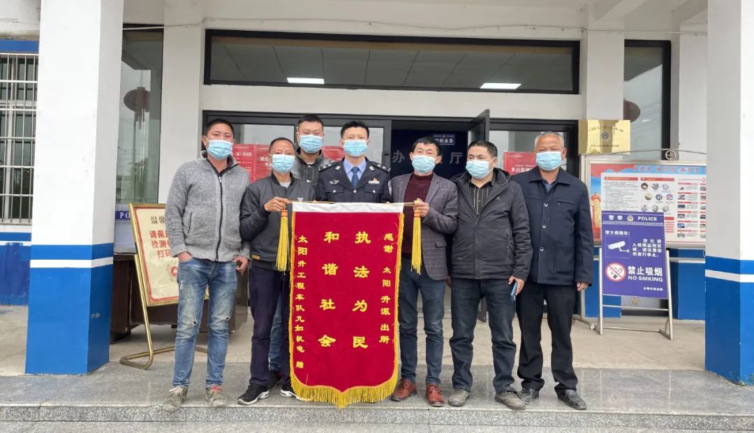 现场发钱！修水公安帮民工追回80多万工资！