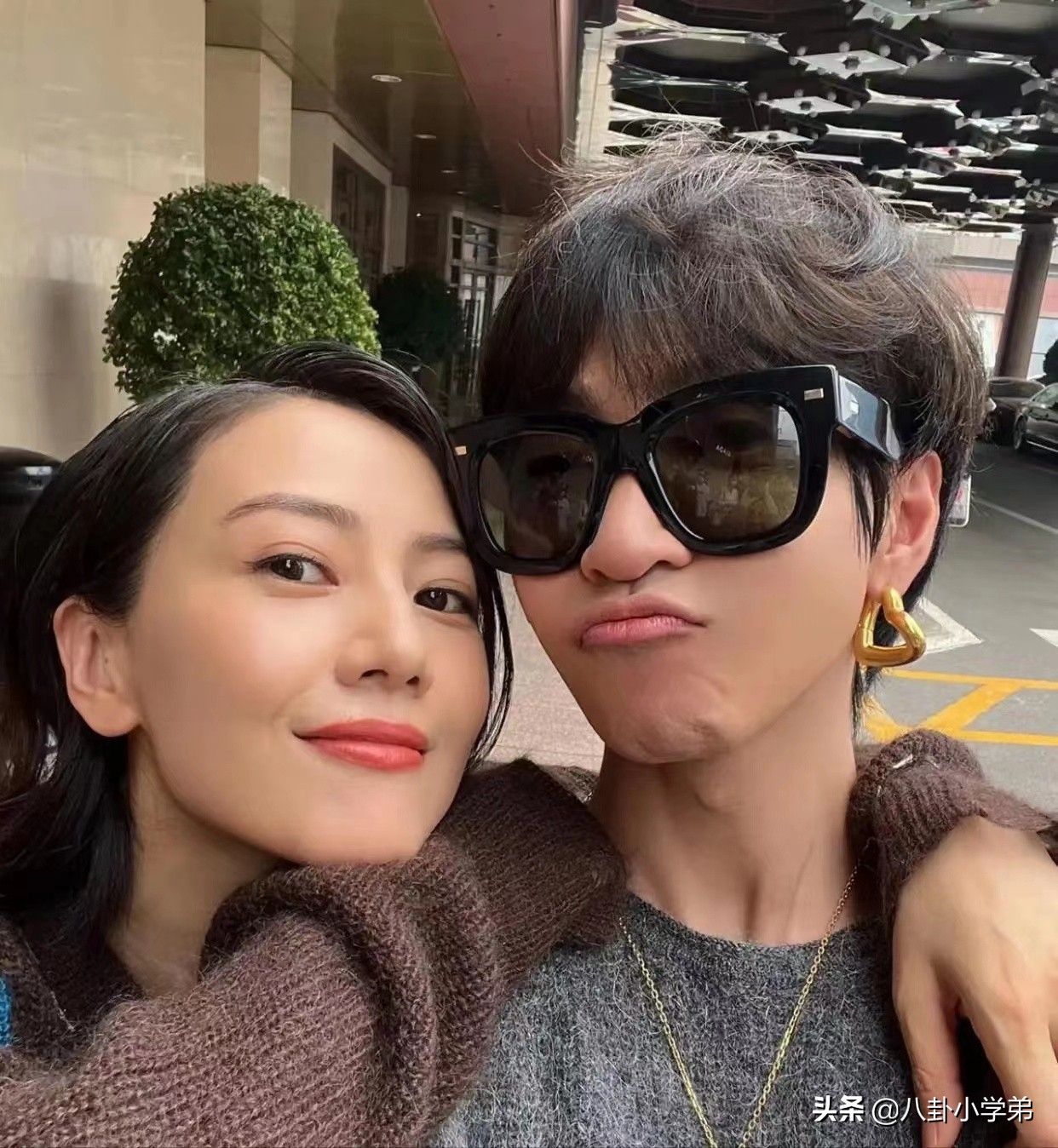 女神老了！6位女星白发照曝光，叶倩文满头苍白，高圆圆头顶斑驳