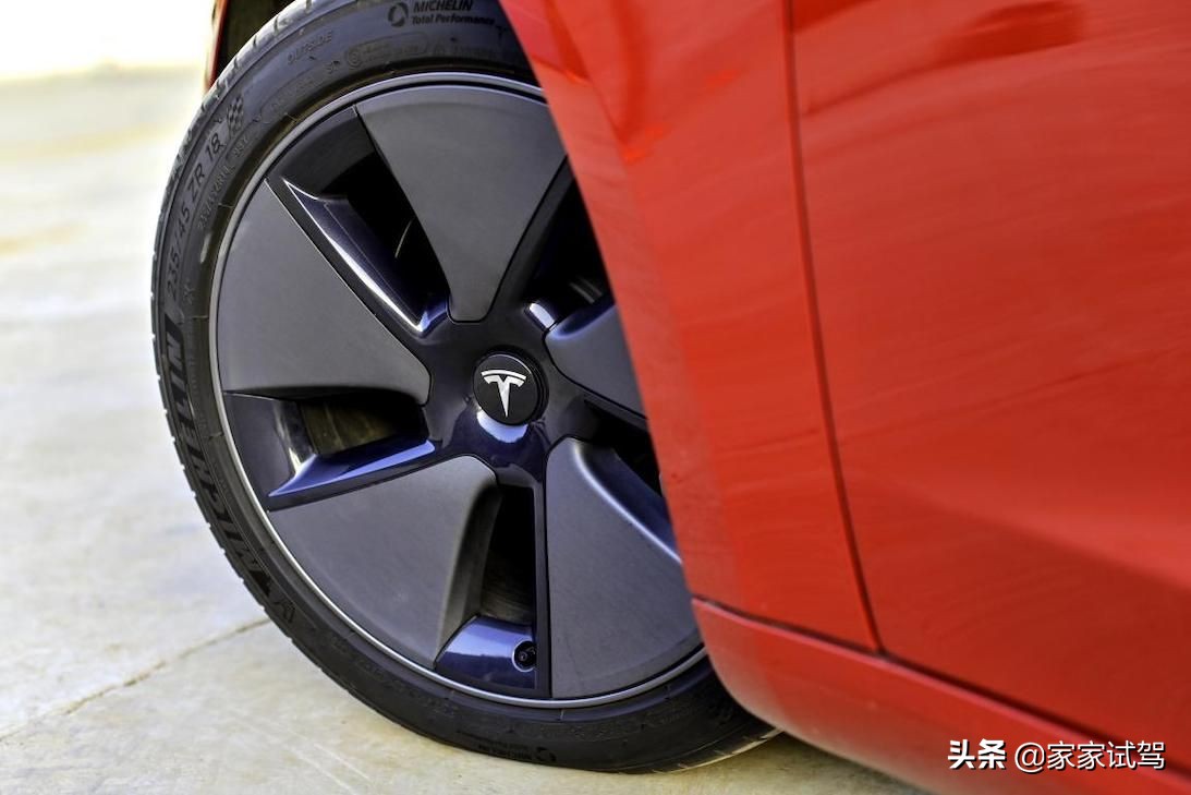触电内卷必须挑三捡四？一汽-大众ID.4 CROZZ趣味挑战Model 3
