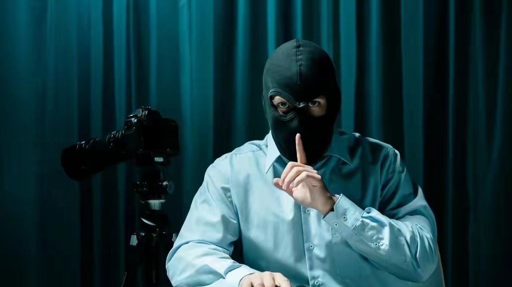 手机刚用2年就卡顿崩溃，这背后有“阴谋论”？