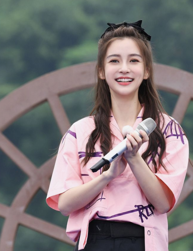 杨颖：邻家女孩的样子很美的