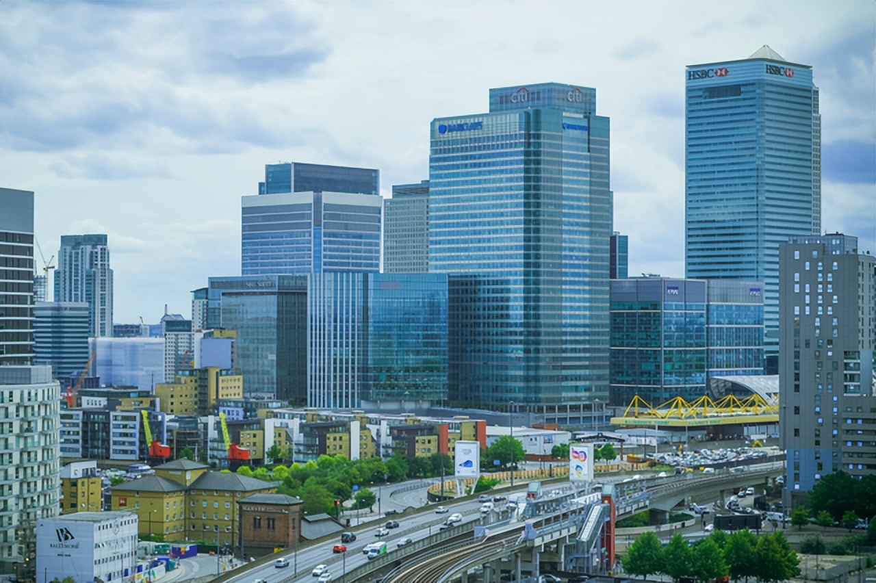 985大学投档分数线出炉，共分为四个梯队，2022级高考生可参考