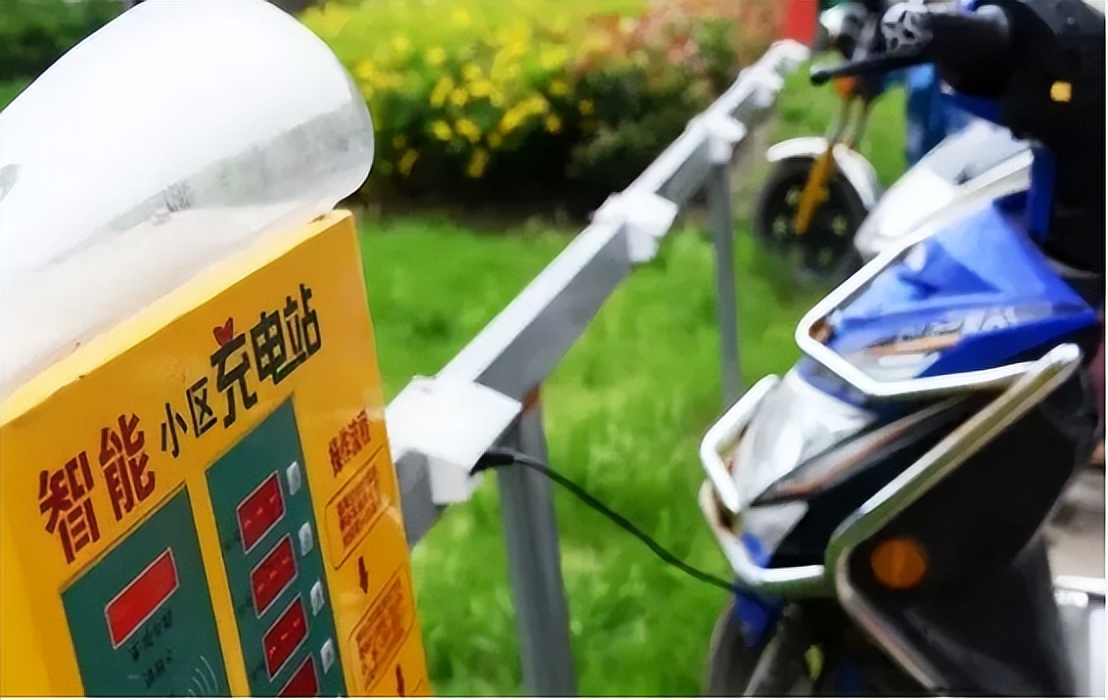 電動車“每天充”和“用盡再充”，哪個更傷車？修車師傅說出實話