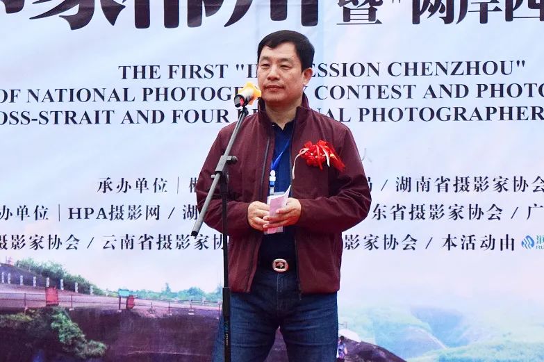 为了争夺年轻人，这对湖南夫妻要开一万家药店