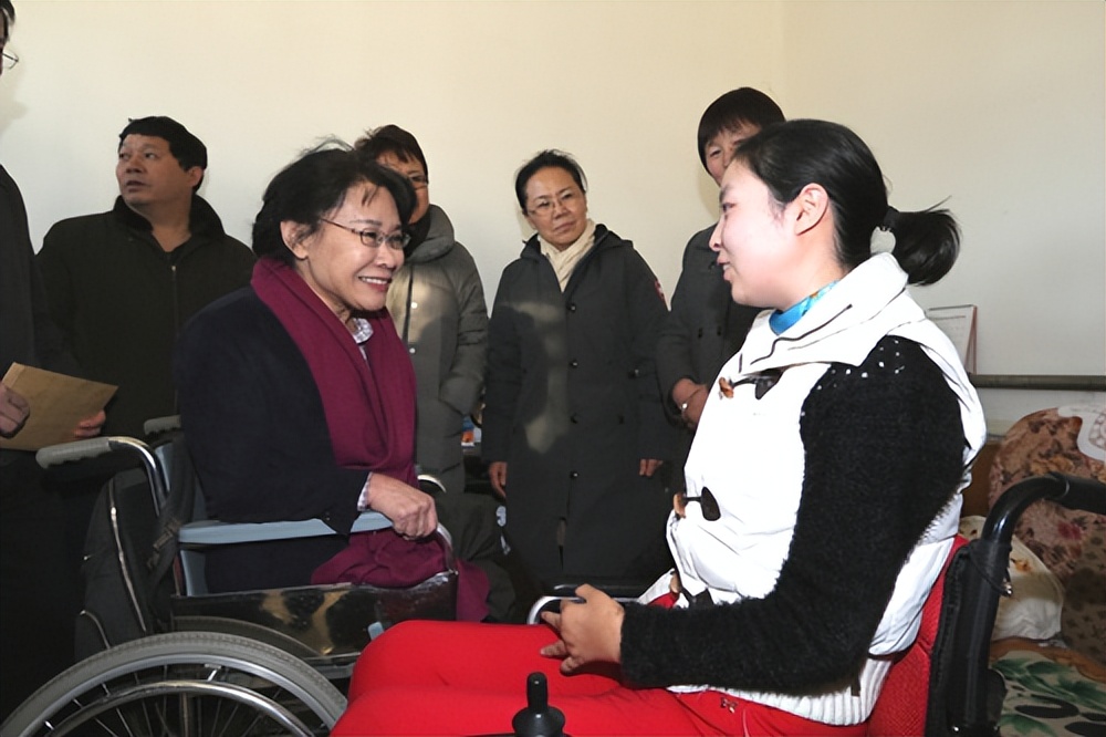 张海迪：5岁截瘫被医生断言活不过27岁！现年过六旬仍在发光发热