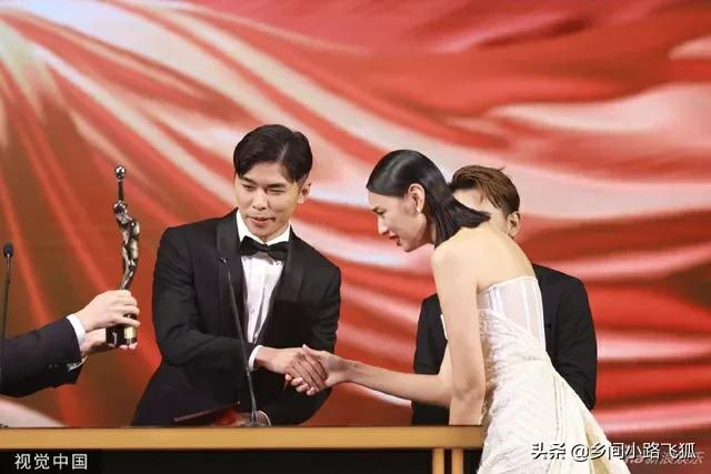 王丹妮金像奖最佳新演员 激动落泪