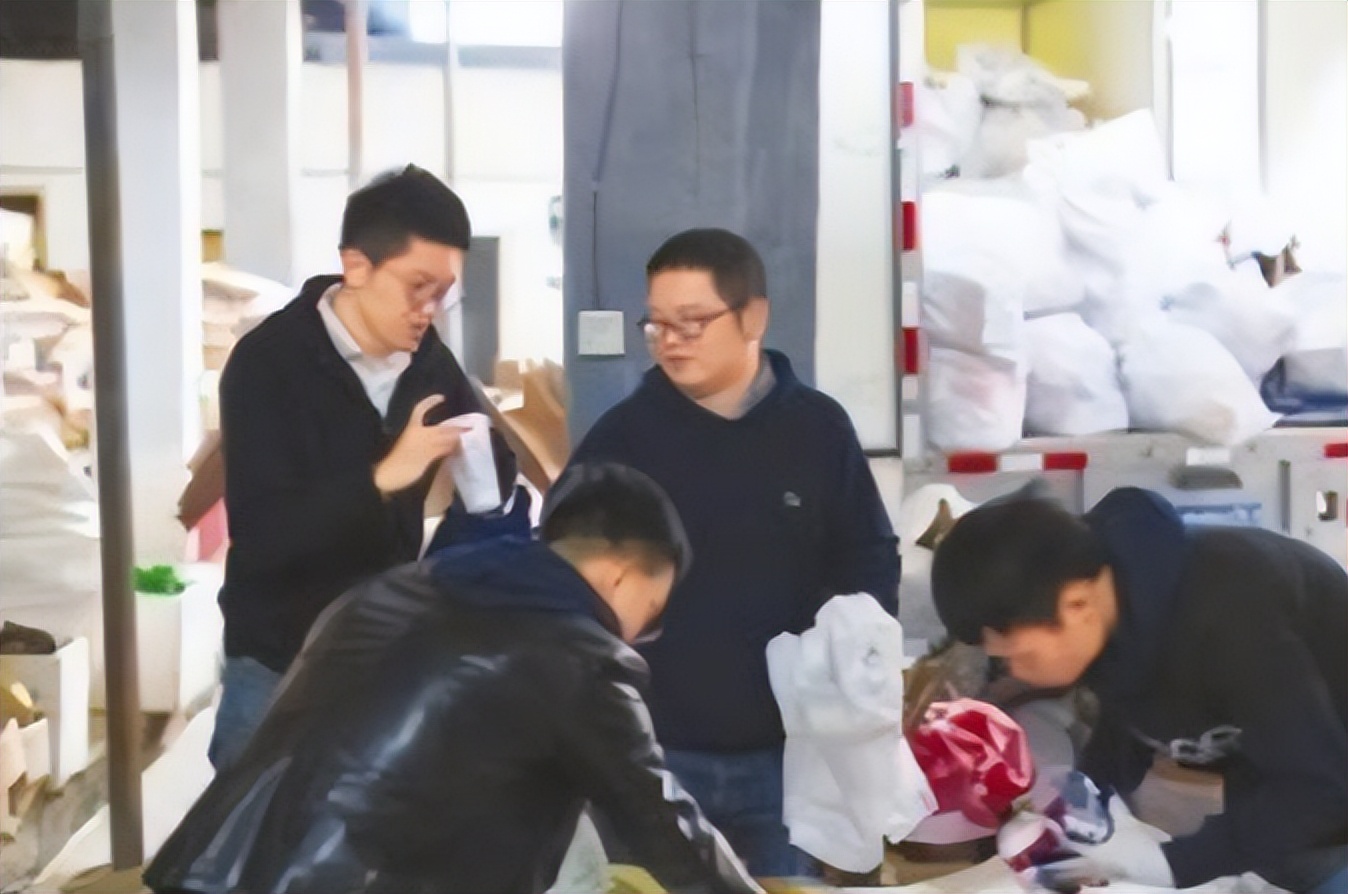 中科院学霸“变废为宝”，靠捡垃圾2年赚了1000万，今身价千万