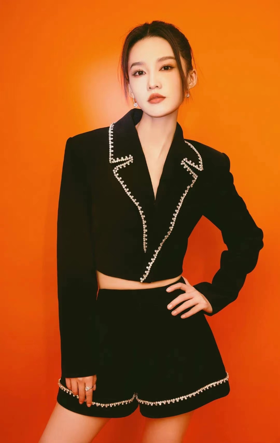 李泌图片大全全身(李沁终于换风格了) - 赤虎壹号