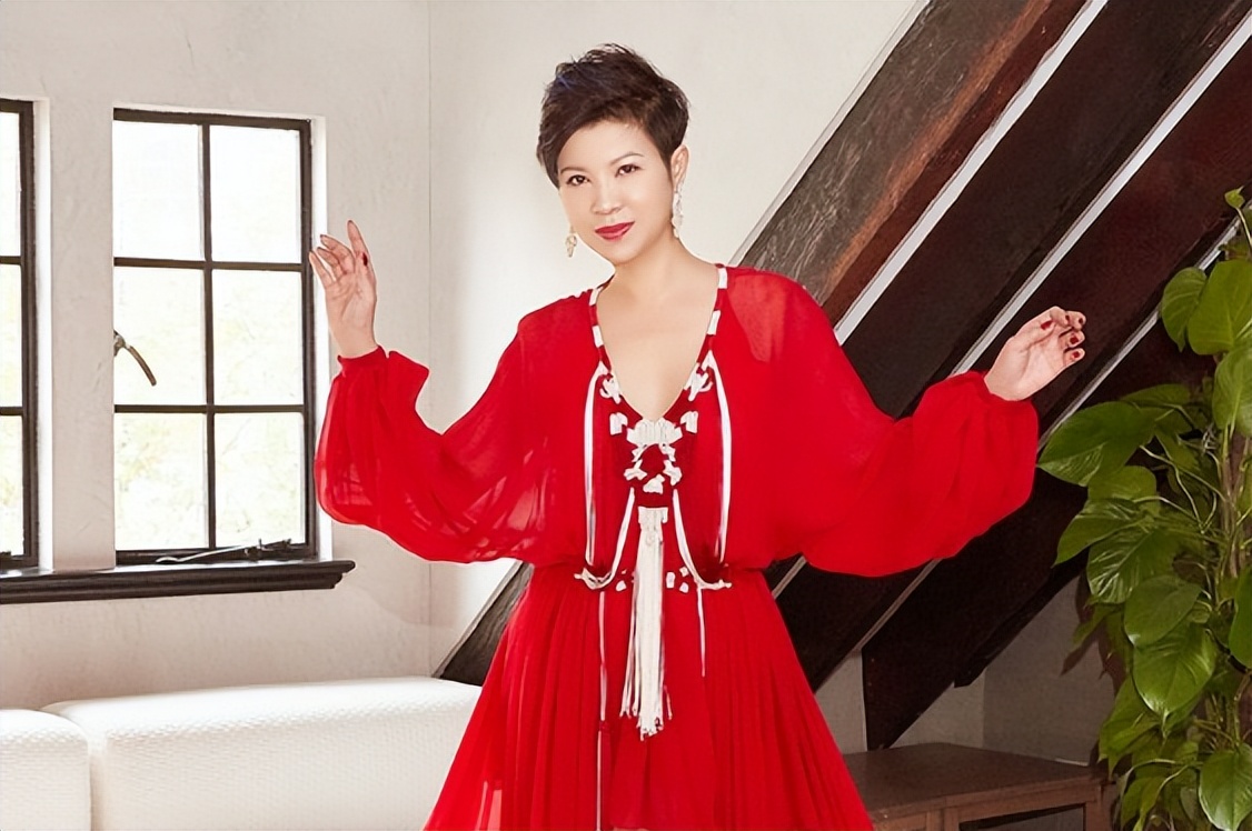 杭天琪：二婚嫁小13岁老公，47岁冒险生二胎，如今婚姻状况如何？