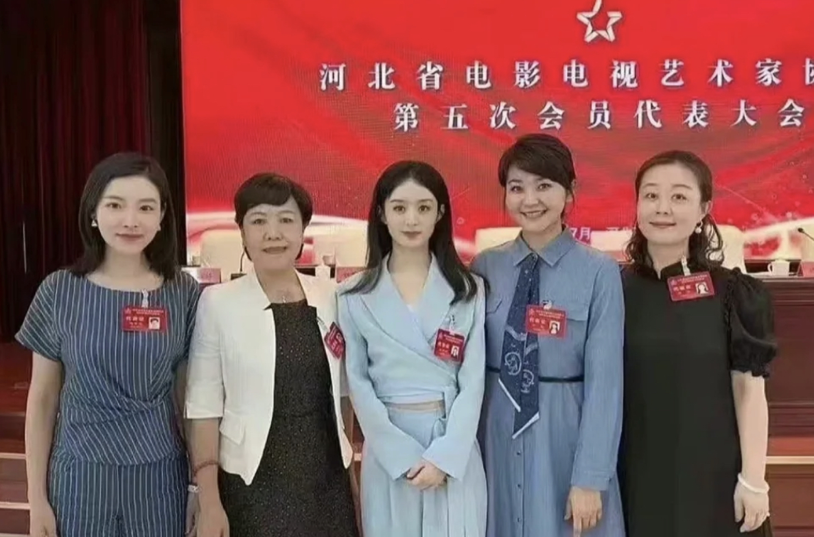 赵丽颖成河北影视协会副主席！穿千元衣气质佳，与央视名嘴似姐妹