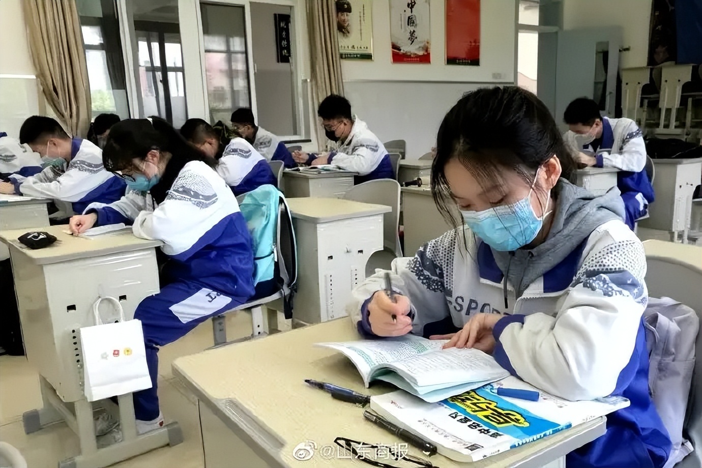 高三学生，4月联考成绩320分，今年还有希望考上大学吗？