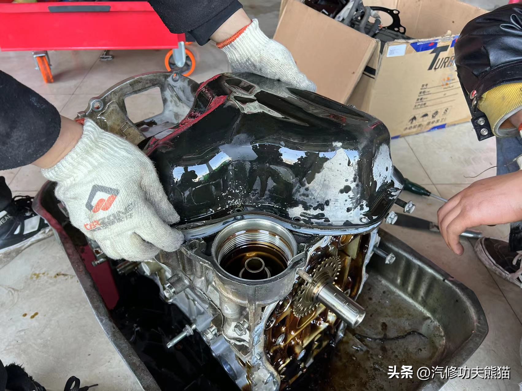 质量被神话的丰田照样烧机油,丰田汉兰达500公里一升机油怎么修 - 114