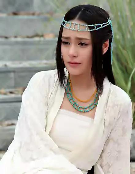 额饰别瞎戴，有人倾国倾城，有人扭捏做作，这6位造型谁最入你眼