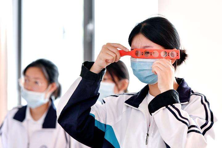 4月下旬的“高考体检”,全身要“一丝不挂”?学生表示很难配合