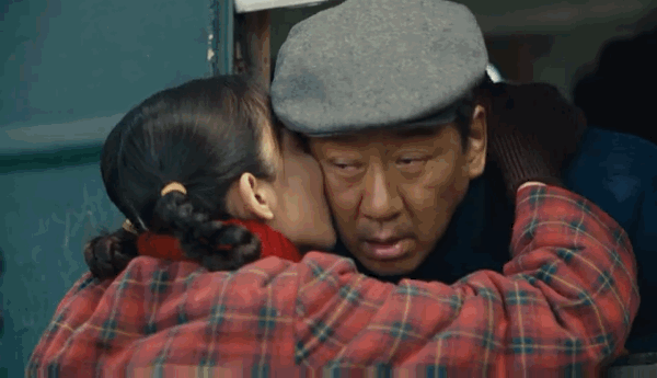 《人世间》央视首播：萨日娜太催泪，雷佳音被赞，陈道明给人惊喜