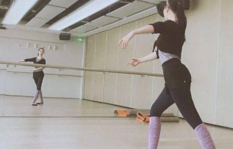 口碑炸裂！军旅片又出王炸作品，“冯女郎”钟楚曦的开挂史