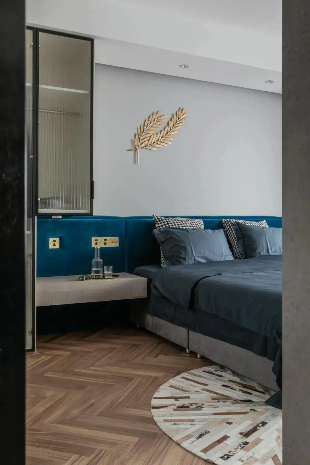 80㎡二房，花5W爆改成浪漫轻奢风的一居室，实用性更强，颜值更高