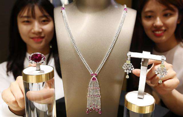 亿万富姐吴英：花1.2亿买珠宝，被判25年，因丈夫出轨提出离婚