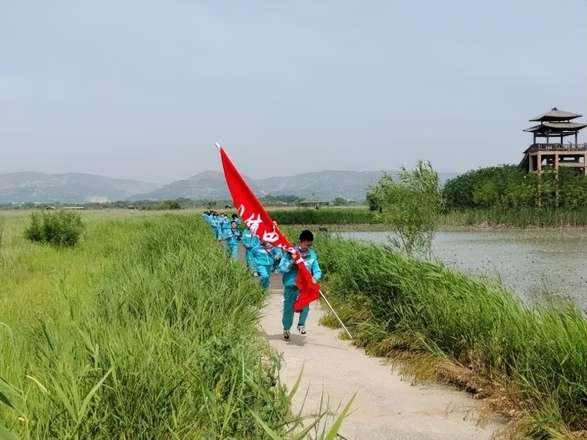 洽川風(fēng)景區(qū)攜手“紅領(lǐng)巾”開展《詩經(jīng)》研學(xué)實(shí)踐活動