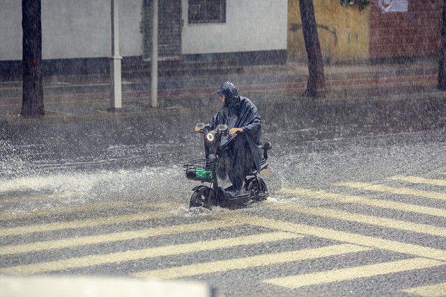 台风和暴雨来袭如何做好自我防护？