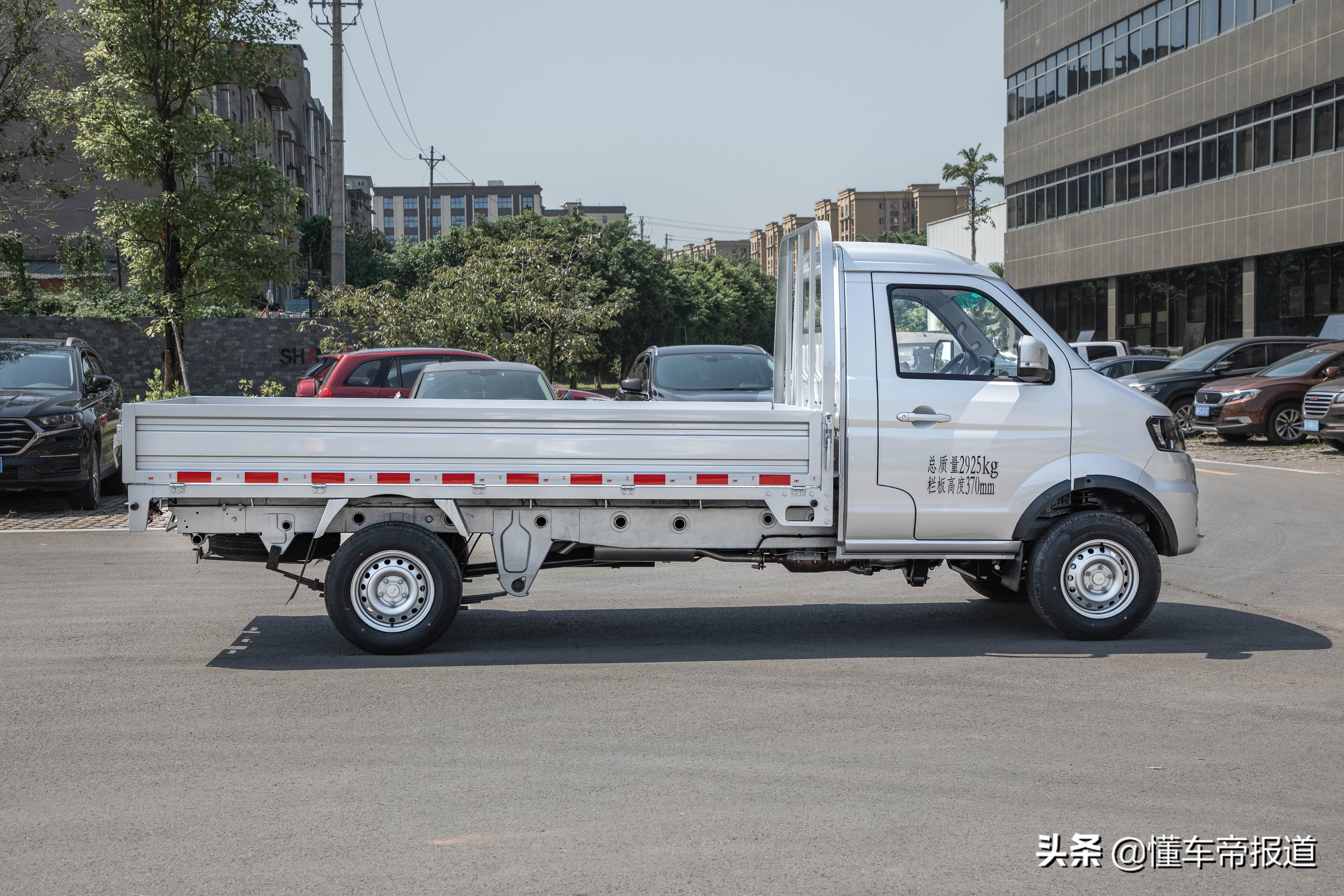 金盃貨運麵包車價格及圖片新車