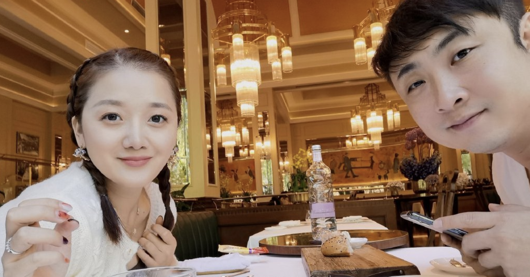 乔杉庆祝38岁生日，父女三人同框许愿超有爱，堪称共用一张脸