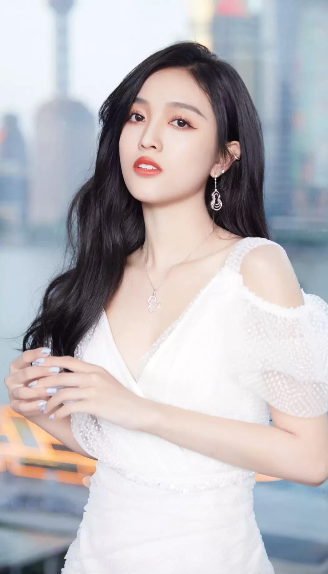 吴宣仪日常穿搭