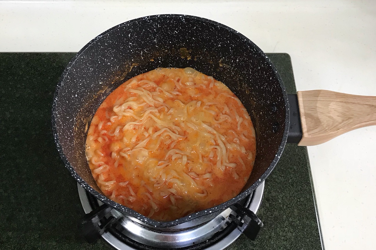 牛奶搭配火鸡面会碰撞出怎样的火花呢？口感浓郁，简单好吃