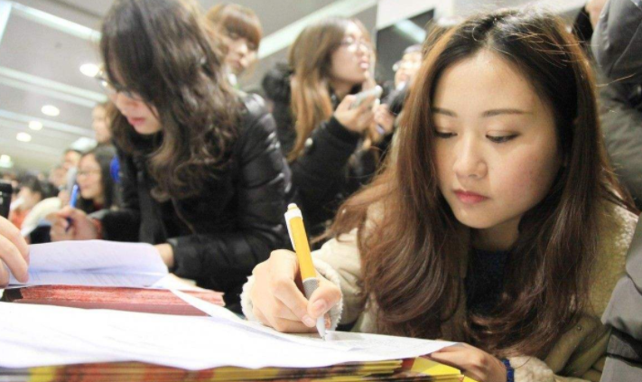 大学生想“留校任教”并不简单，满足这几个条件，就有机会