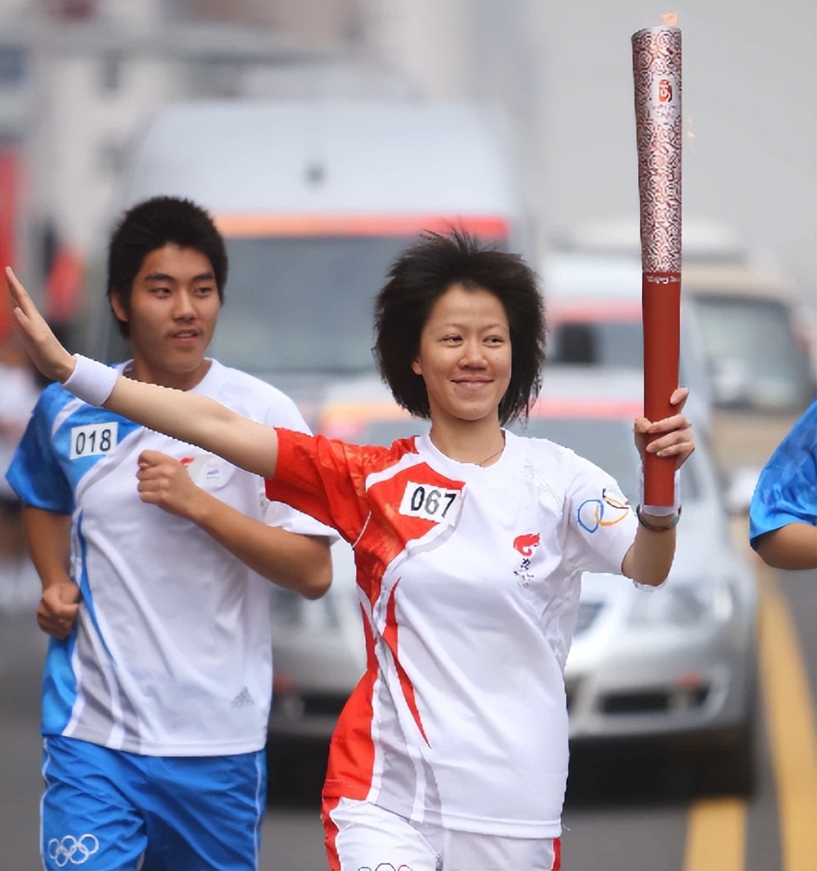 17年前，与瘫痪父亲相依为命，高考763分的广西女孩，现状如何？