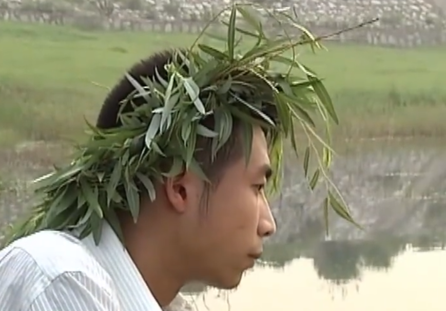 长沙28岁男子深夜遭遇水怪，有手有脚似婴儿，专家得知捧腹大笑