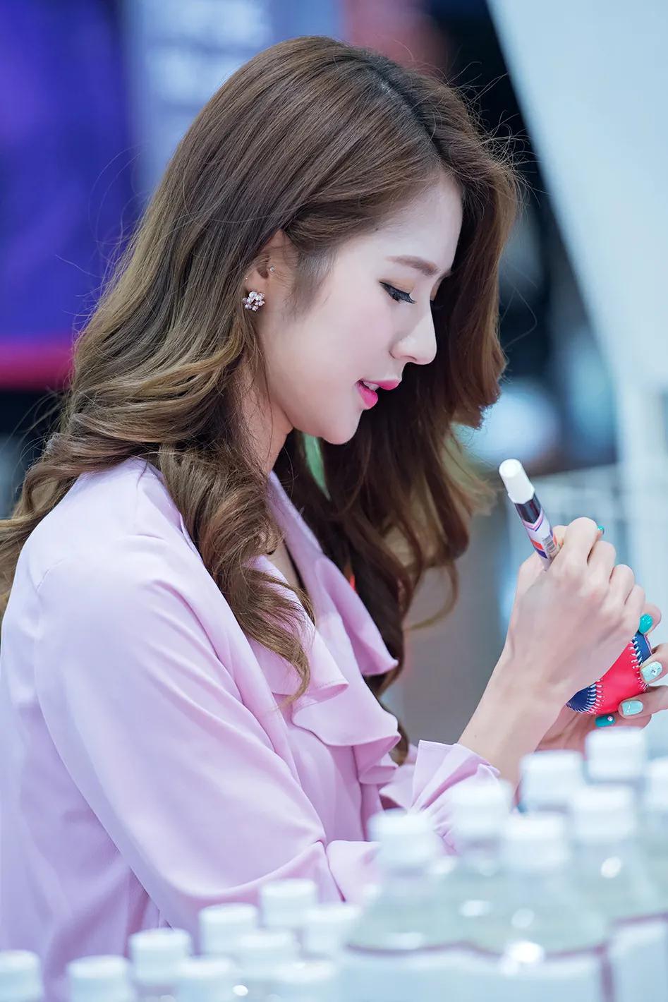 乐天拉拉队长朴基良高清图片：粉丝签名会（第2期）