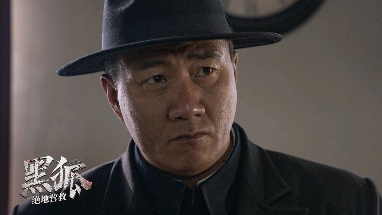 纹眉植发大红唇，手枪比肩迫击炮，想不到胡军还能接这种抗日神片