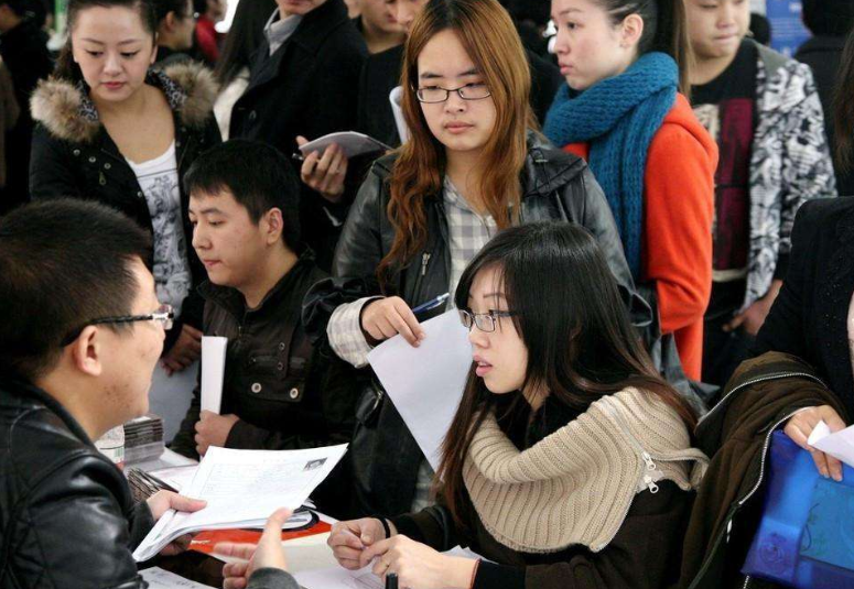 再优秀的“专科生”，也不如“本科生”？官方站出来为大专生说话