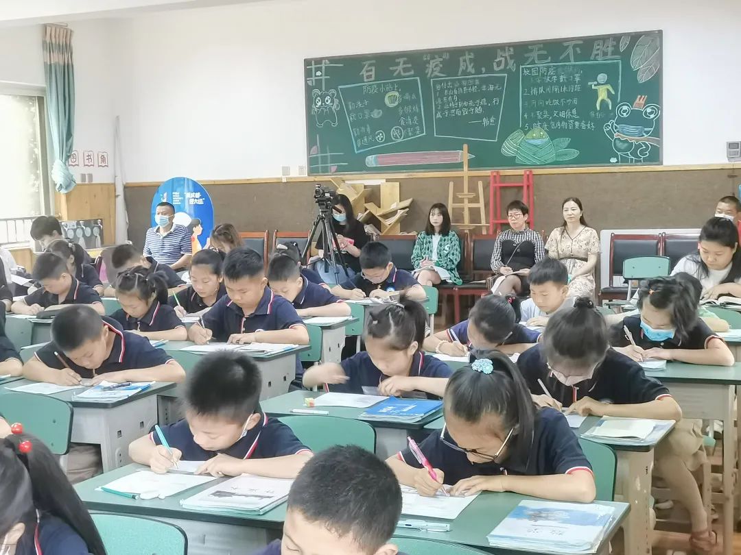 共教 共研 共成长｜双流区公兴小学持续开展骨干教师研究课活动