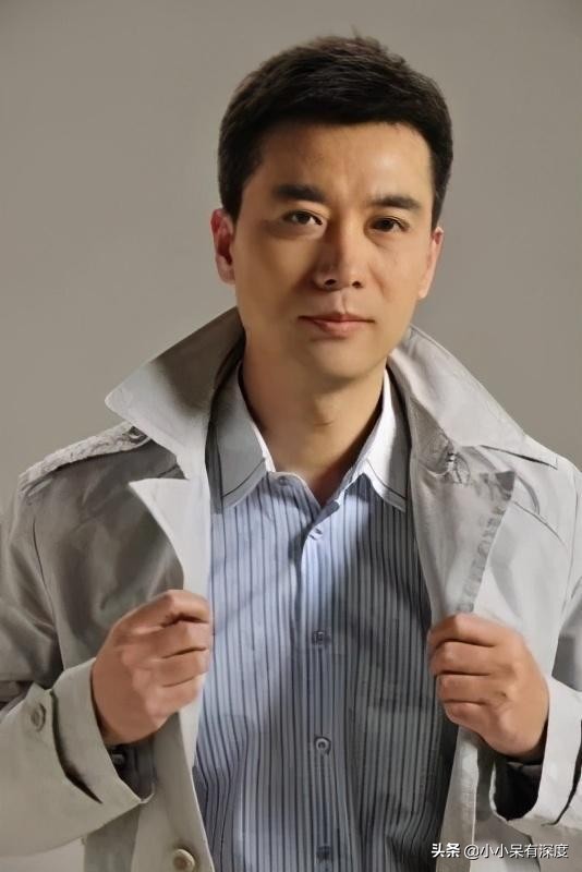 央视国脸郭志坚近况，他隐藏多年的妻子曝光，儿子也是一位帅小伙