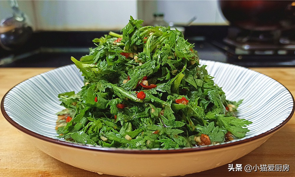 图片[8]-教你凉拌茼蒿最简单的做法 清香爽口 开胃下饭 一大盘不够吃-起舞食谱网