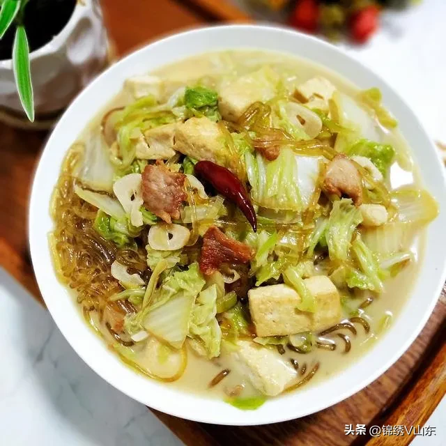 中老年人气血不足吃什么菜(气血足百病消，建议中老年人多吃八道菜好过冬)