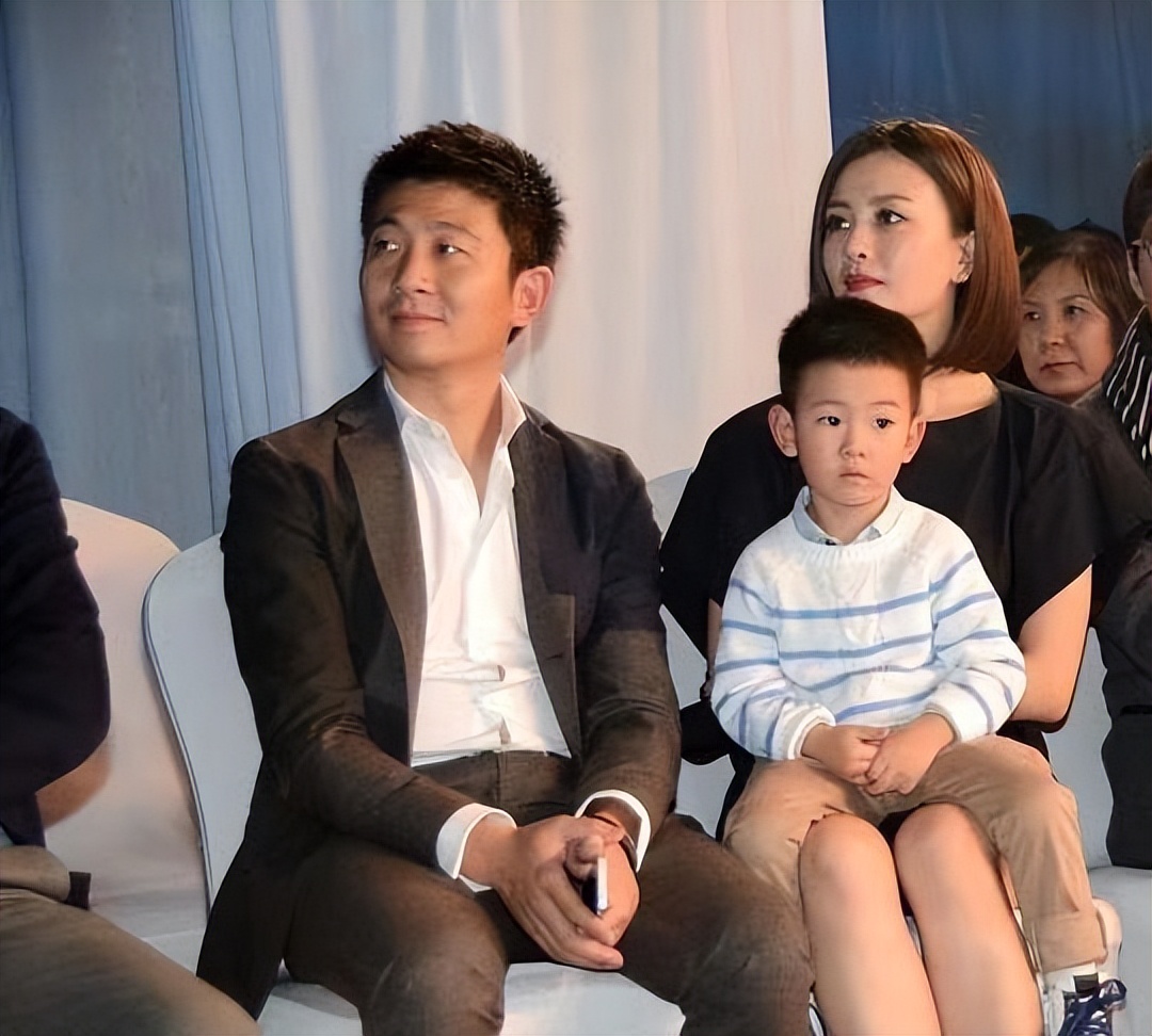 刘孜：28岁嫁地产大亨，34岁才做妈妈，生活过得有滋有味