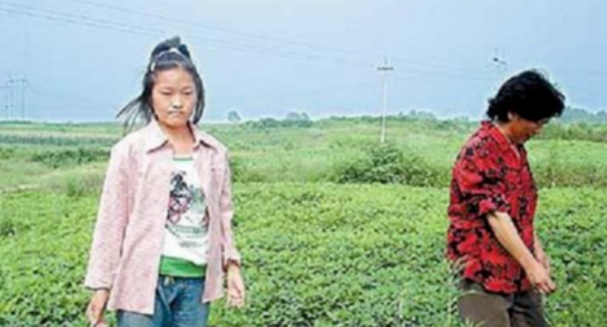 16年前，那个高考故意交白卷的河南“零分少女”，如今怎样了？