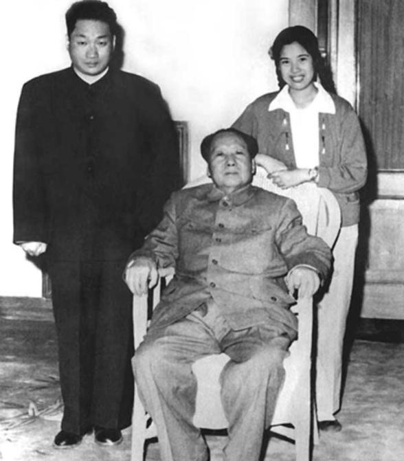 1957年，毛泽东到青岛开会，见到毛岸青后嘱咐：不要忘记开慧妈妈